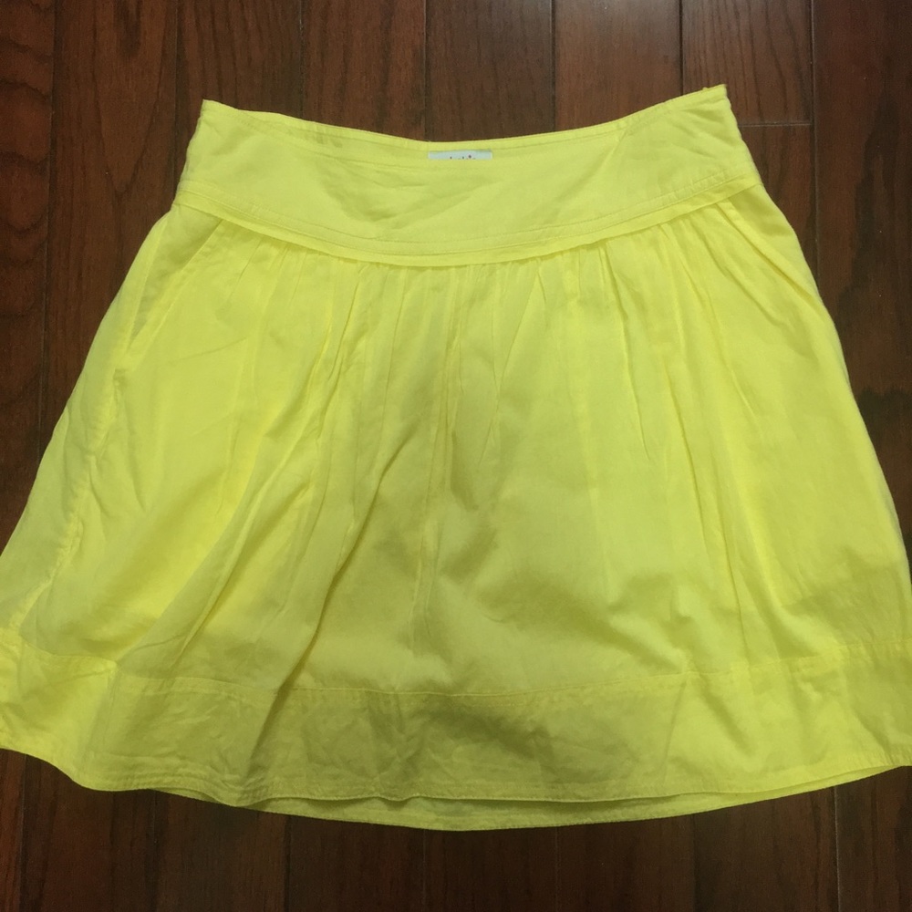 Adorable yellow skirt